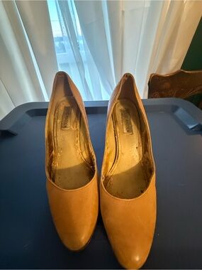 Steve Madden Camel/Tan Leather Pointed-Toe Pumps